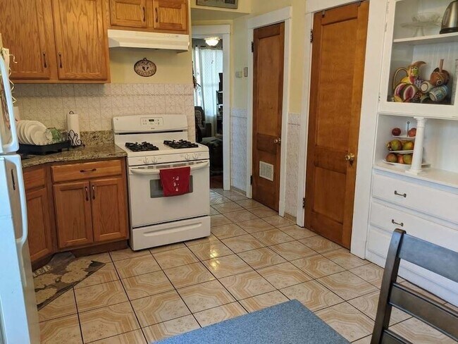 Building Photo - 2131 N Lorel Ave