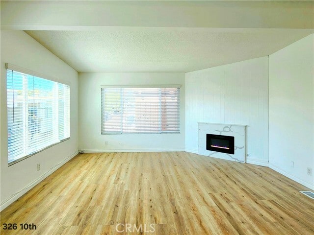 Building Photo - 326 10th Pl