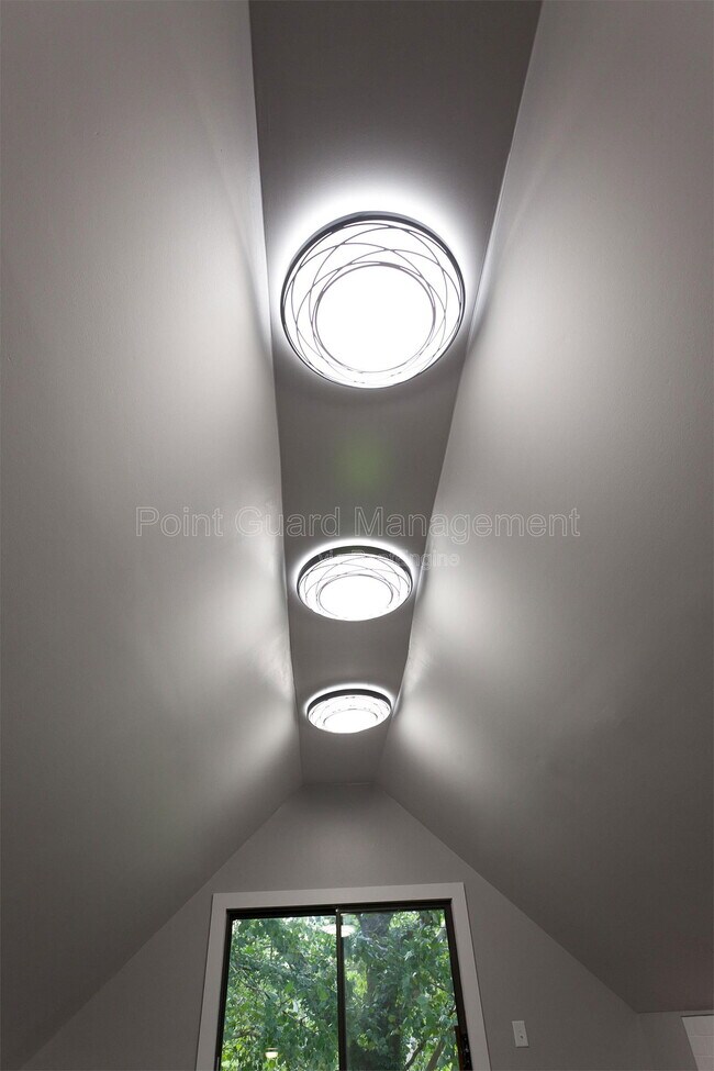 Building Photo - 1217 Bitting St