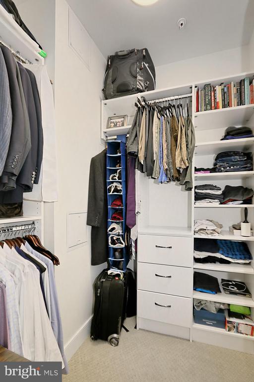 Building Photo - 1915 Main Line Blvd