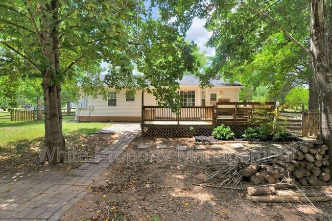 Building Photo - 3501 Sassafras Trail