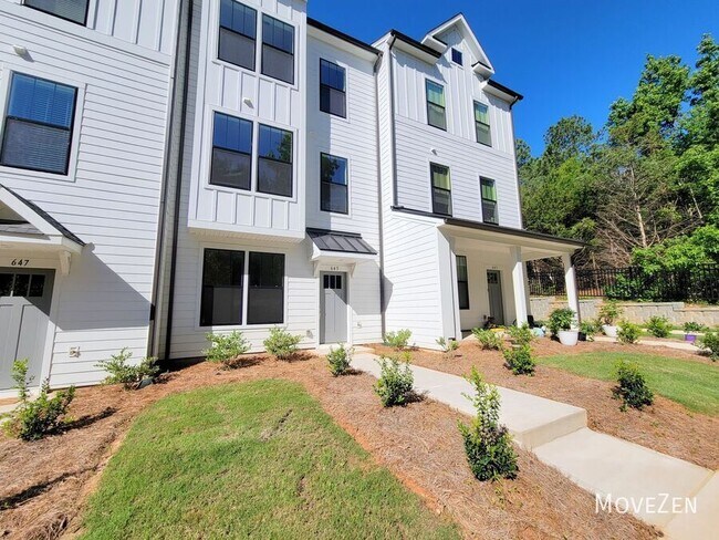 Building Photo - 645 District Ct