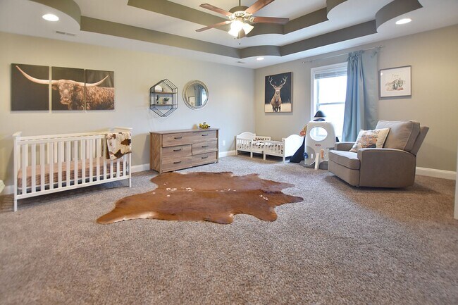 Building Photo - Pet Friendly Five Bedroom!