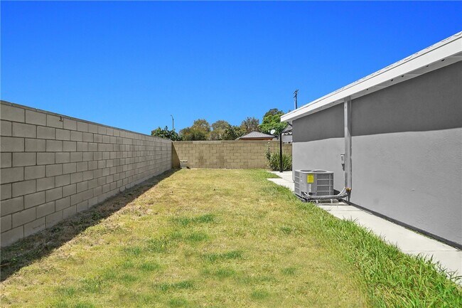 Building Photo - 1242 Sultan Cir