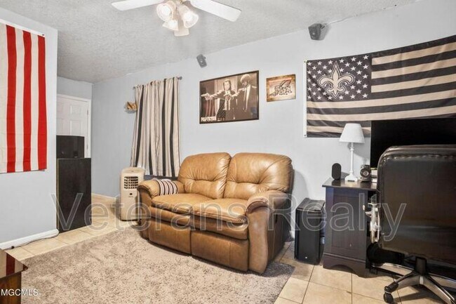 Building Photo - 313 Seal Ave