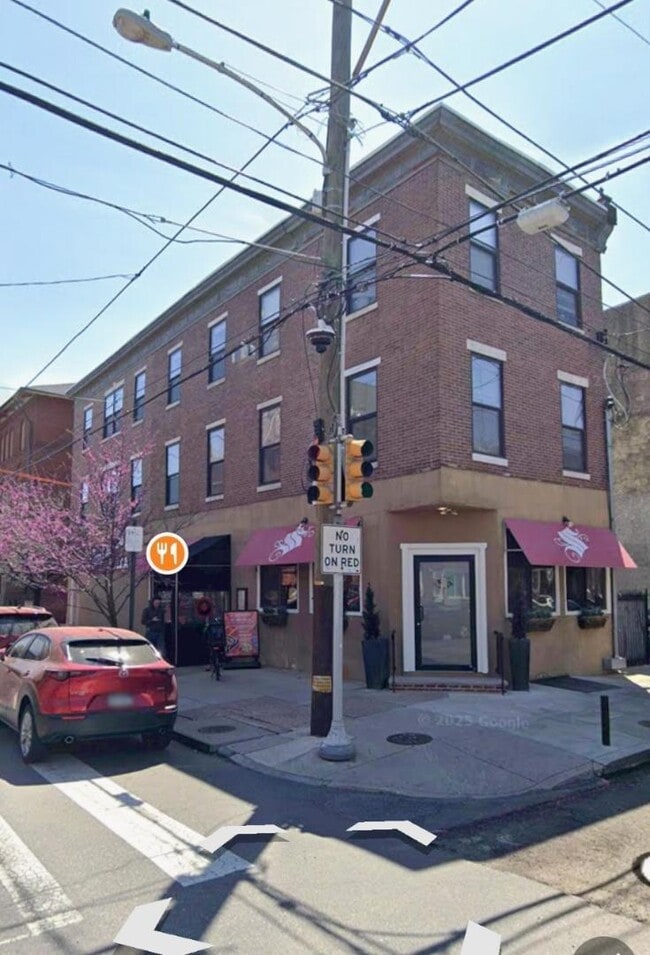 Building Photo - 901 S 10th St