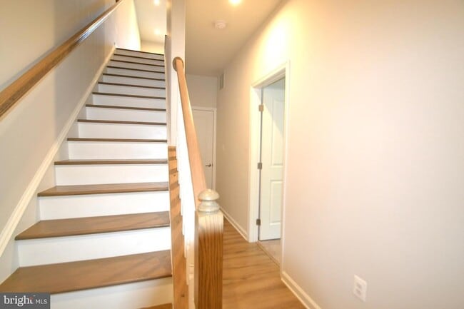 Building Photo - 1318 Trestle Dr