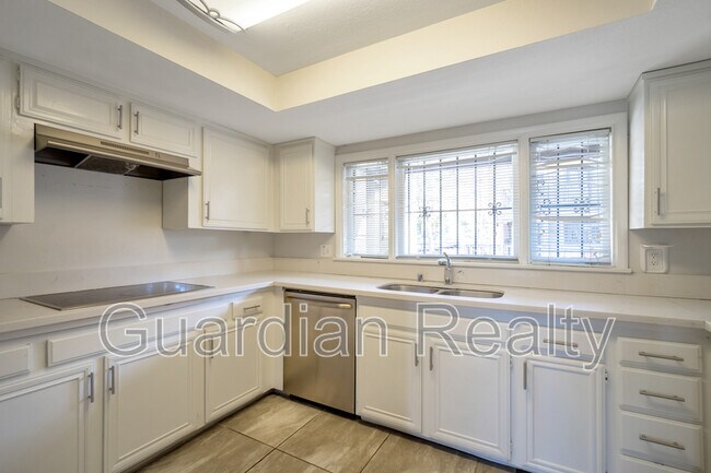 Building Photo - 2882 Calle Del Oro