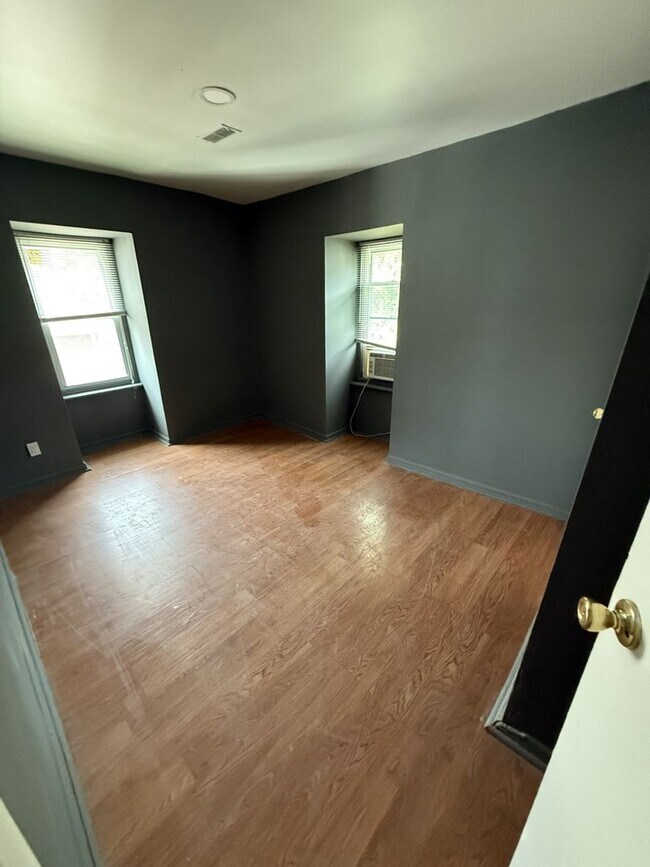 Building Photo - 513 Brinton St