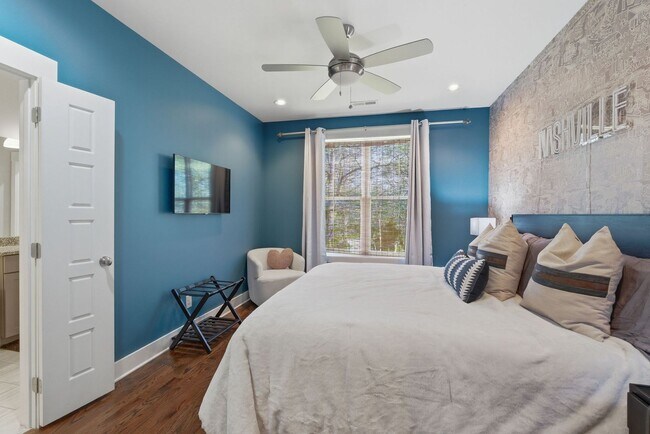 Building Photo - Wedgewood Houston Townhome