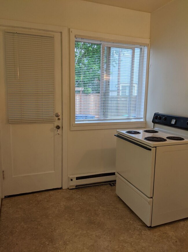 Building Photo - HALPC02