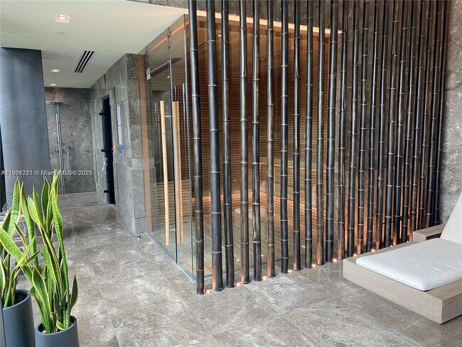 Building Photo - 650 NE 32nd St