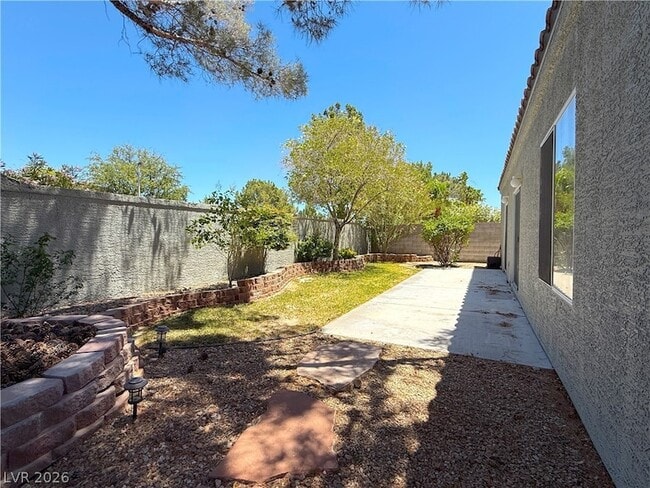 Building Photo - 9824 Garamound Ave
