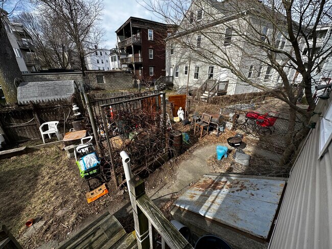 Building Photo - 40 Hooker St