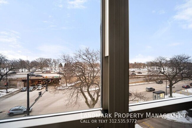 Building Photo - 3950 N Lake Shore Dr