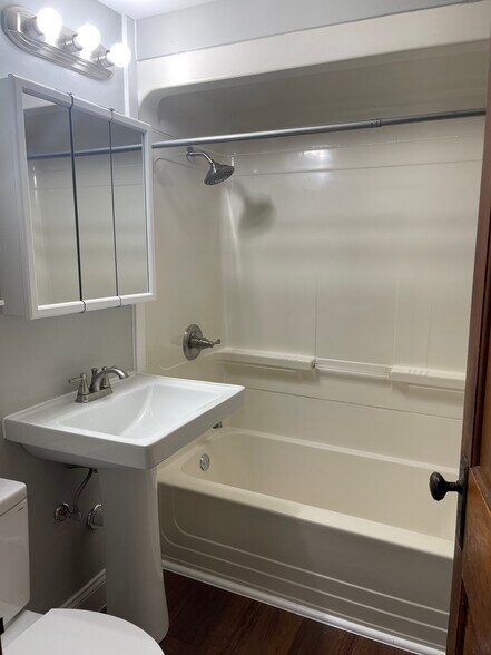 Building Photo - 8215 Rutledge St