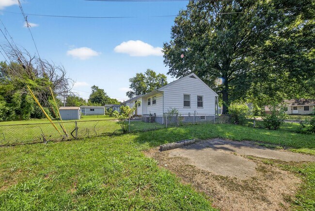 Building Photo - 261 Cameron Rd