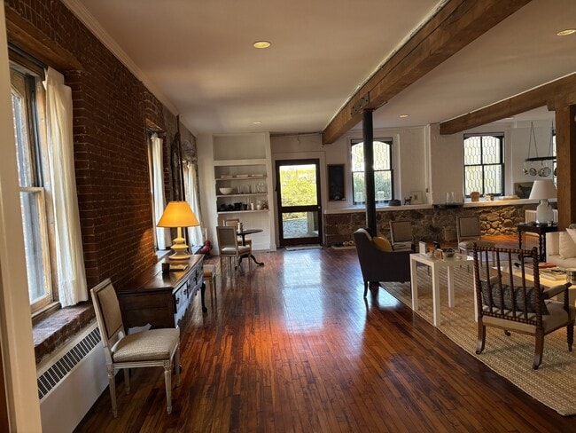 Building Photo - 300 Ferdon Ave