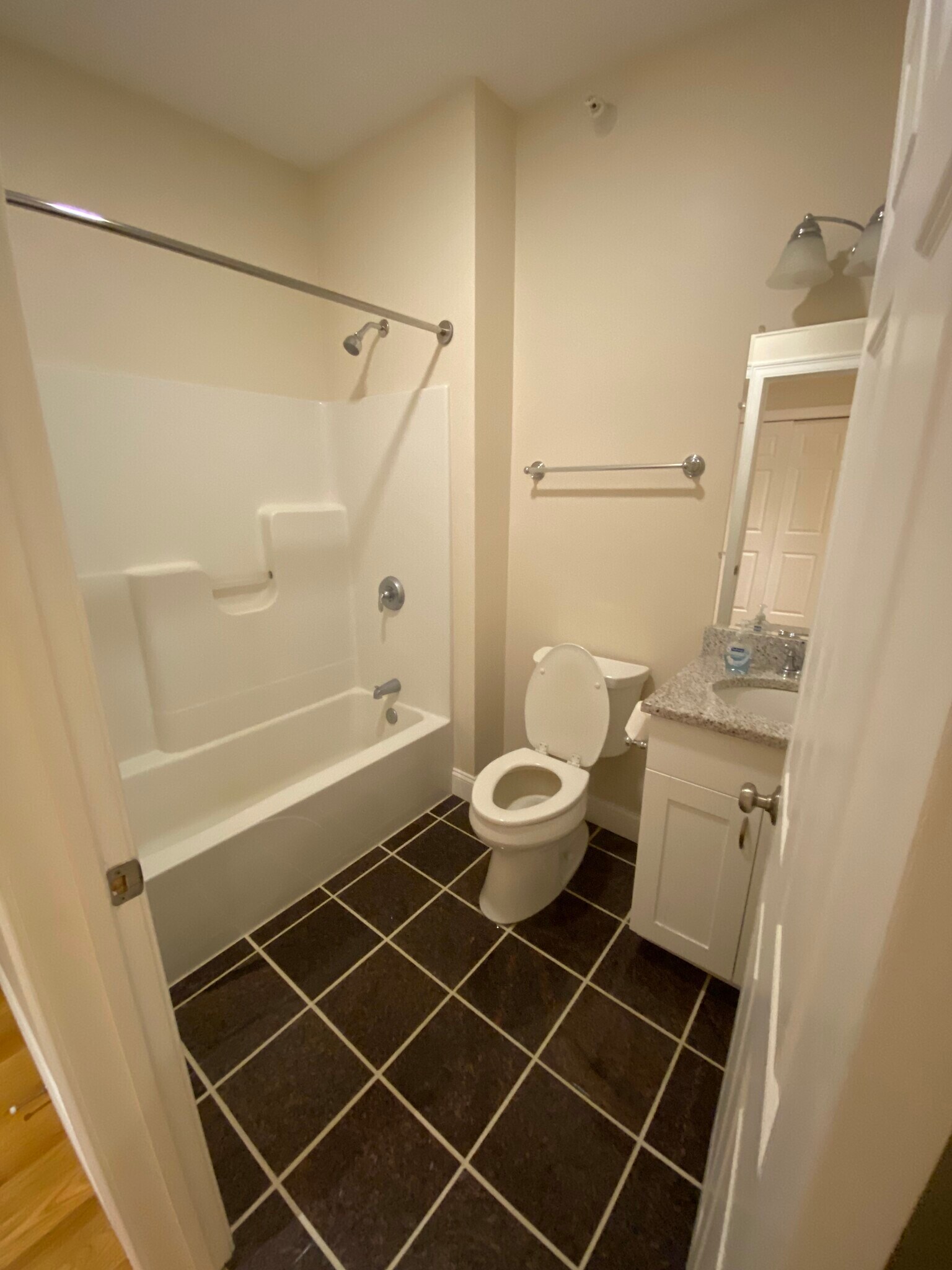 Building Photo - 137 Main St