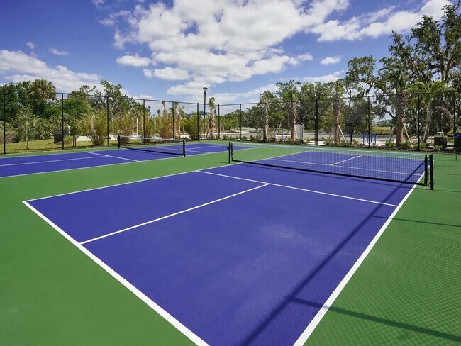 Building Photo - BRILLIANT and SPACIOUS! 4 BEDROOM/2.5 BATH PLUS LARGE BONUS-FLEX SPACE and FENCED YARD!