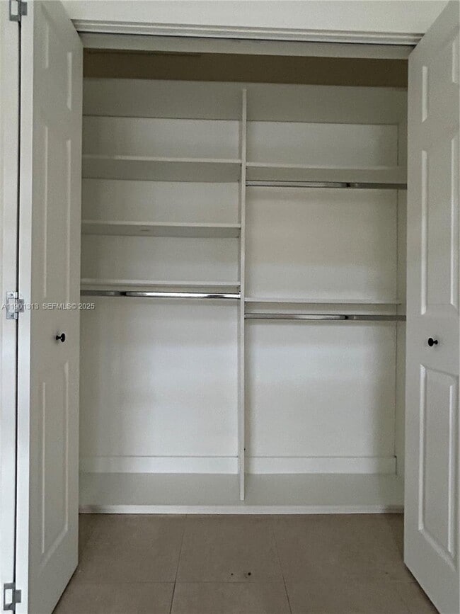 Building Photo - 5214 W 24th Way