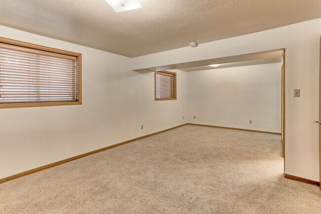 Building Photo - Charming West Fort Collins Rental!