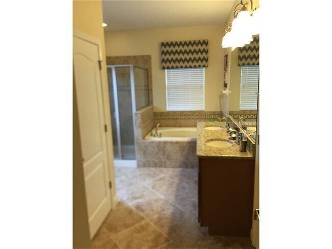 Building Photo - GORGEOUS SINGLE FAMILY HOME, PROFESSIONALLY DECORATED, FULLY FURNISHED