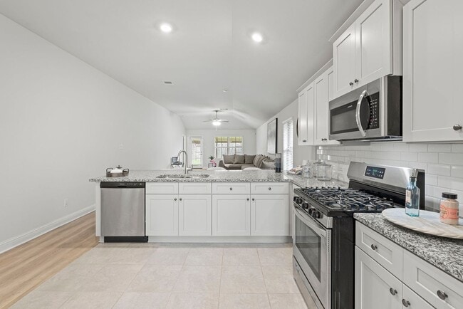 Building Photo - Beautiful just remodeled from top to botto...