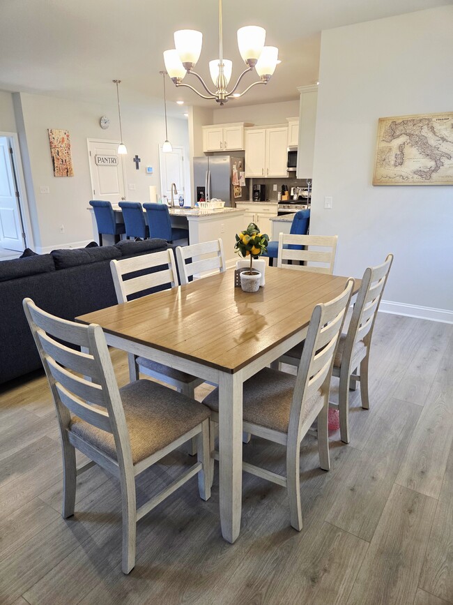 Building Photo - 2066 Ainsley Dr