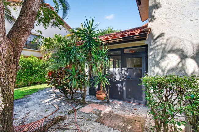 Building Photo - 7865 La Mirada Dr