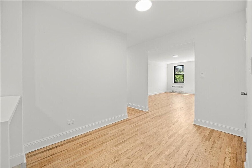 Building Photo - 3260 Netherland Ave