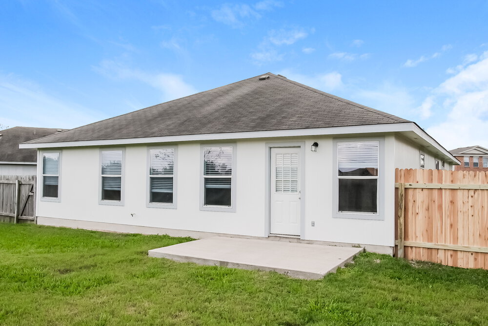 Building Photo - 105 Lucy Cove