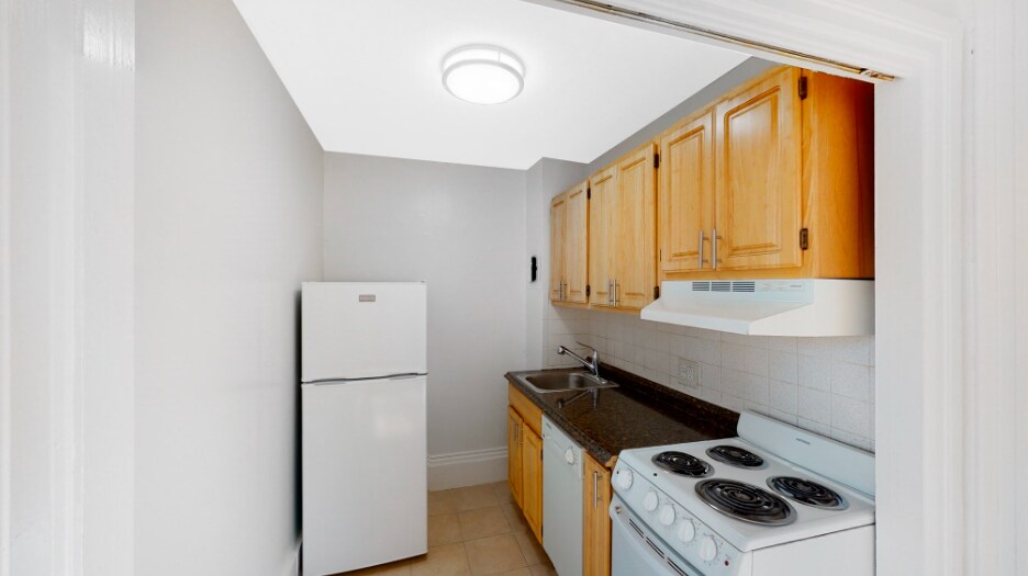 Building Photo - 482 Beacon St