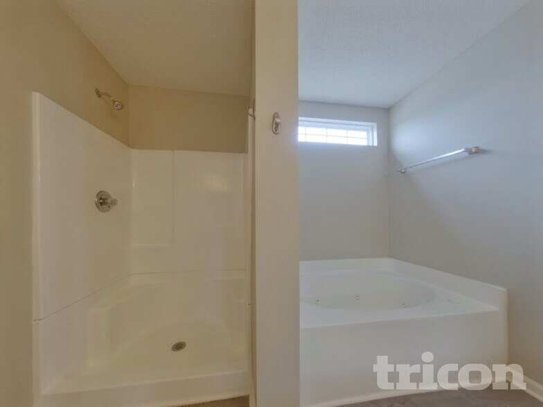 Building Photo - 672 Thornhill Dr