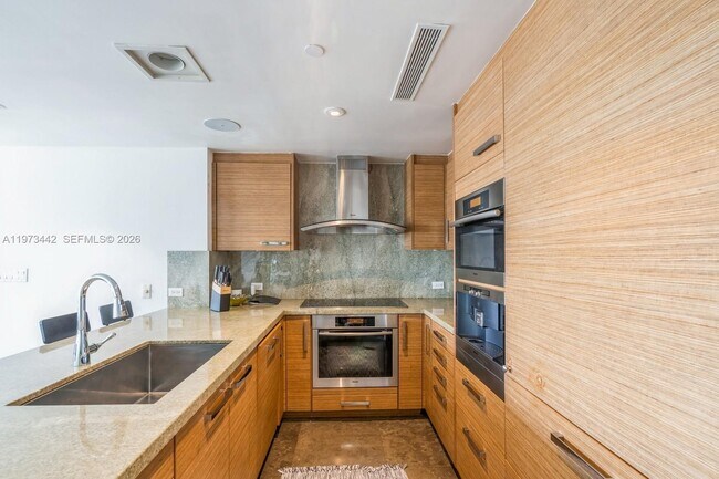 Building Photo - 1330 Ocean Dr