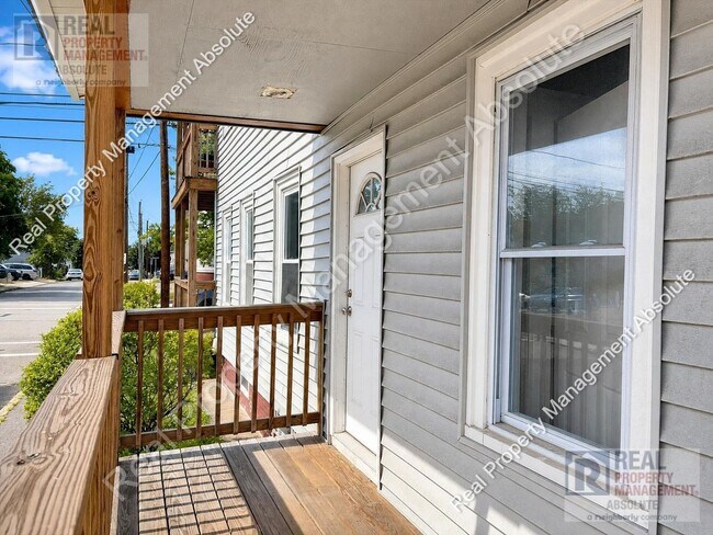 Building Photo - 72-74 Kinsley St
