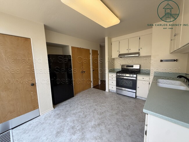 Building Photo - Two Bedroom High Meadow Condominium