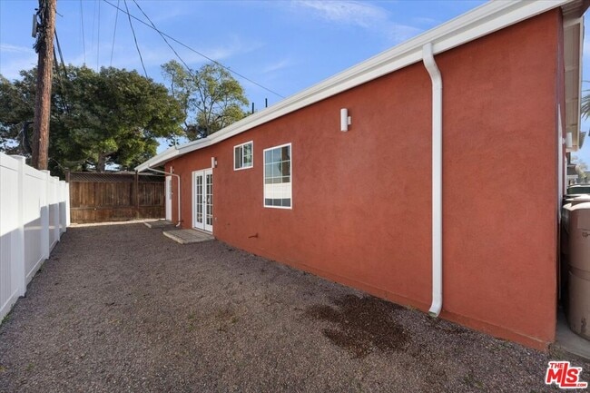 Building Photo - 2207 W 20th St