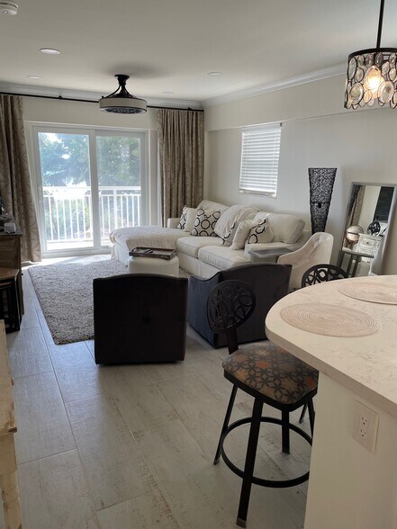 Building Photo - 901 S Surf Rd