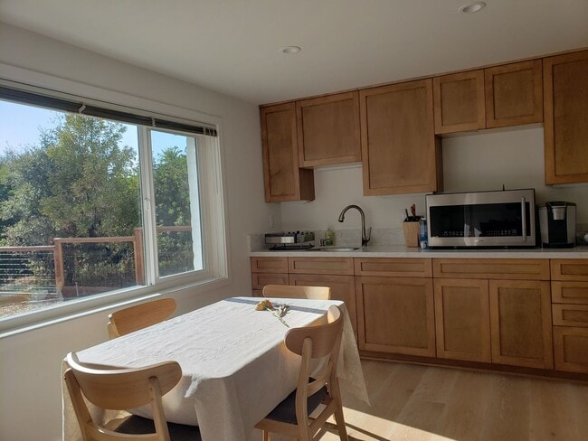 Building Photo - Hatton Fields Retreat with Guest Suite and...