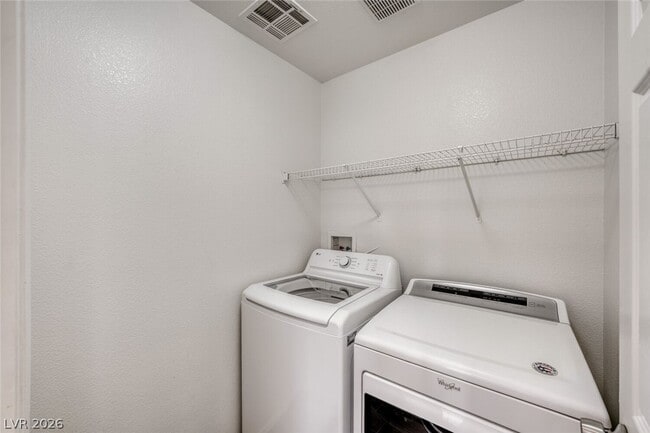 Building Photo - 2562 Begonia Valley Ave
