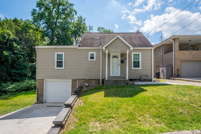 Building Photo - MOVE IN SPECIAL! SCORE HALF OFF 1ST MONTH'...