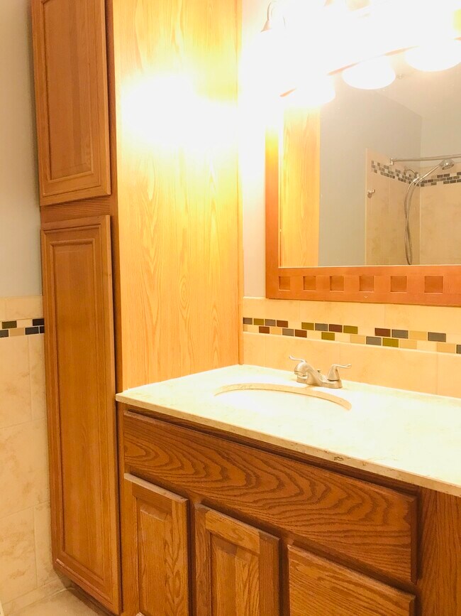 Building Photo - 724 Burning Tree Ln