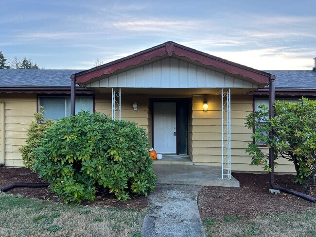 Building Photo - Rental ranch rambler - 3 bed, 2.5 bath, 2 ...