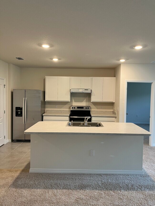 Building Photo - 2917 Canary Ln