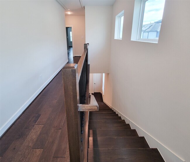 Building Photo - 845 Fisher St