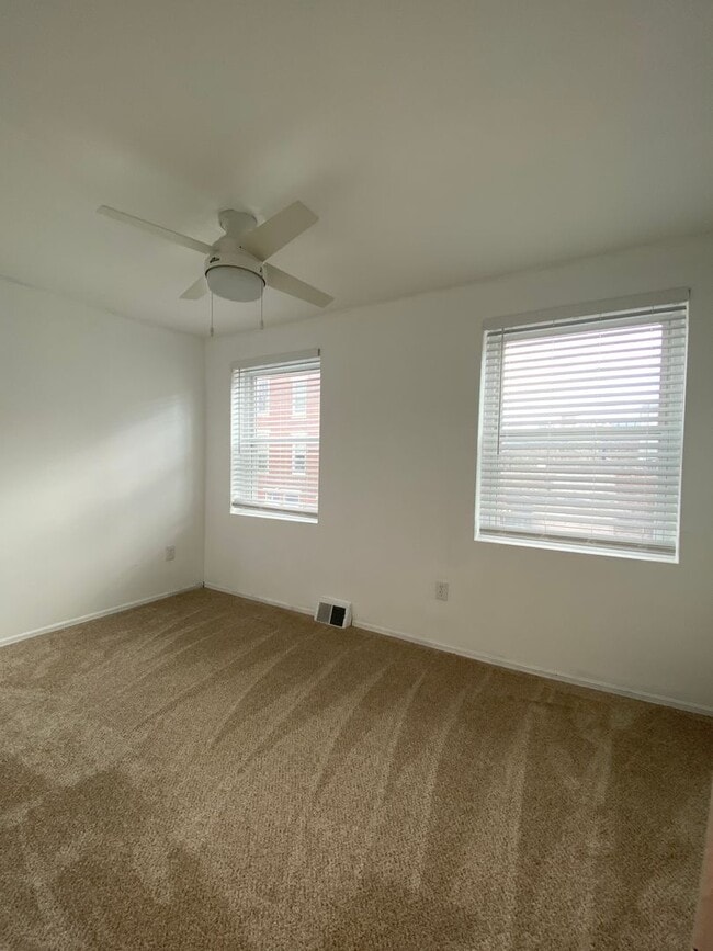 Building Photo - Amazing 3 bedroom