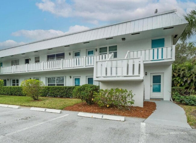 Primary Photo - 2929 SE Ocean Blvd