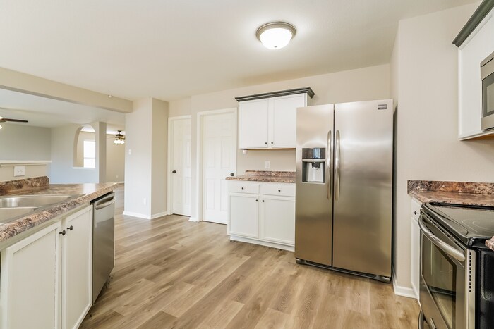 Building Photo - 3098 W Meadowbend Ln