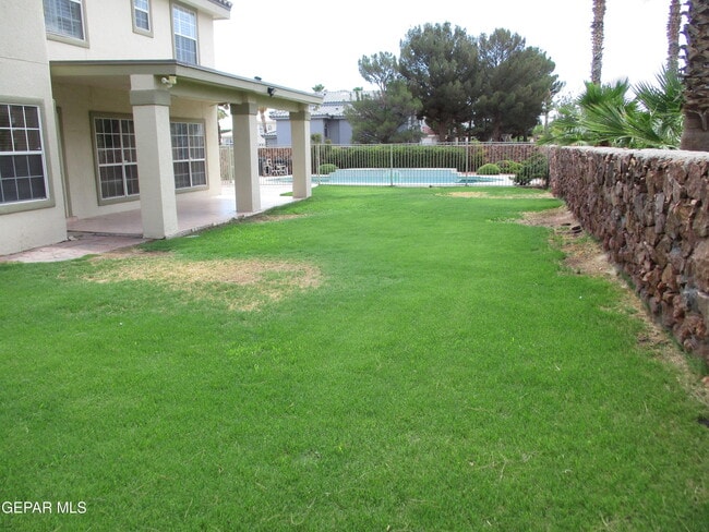 Building Photo - 2030 Paseo Del Prado Dr